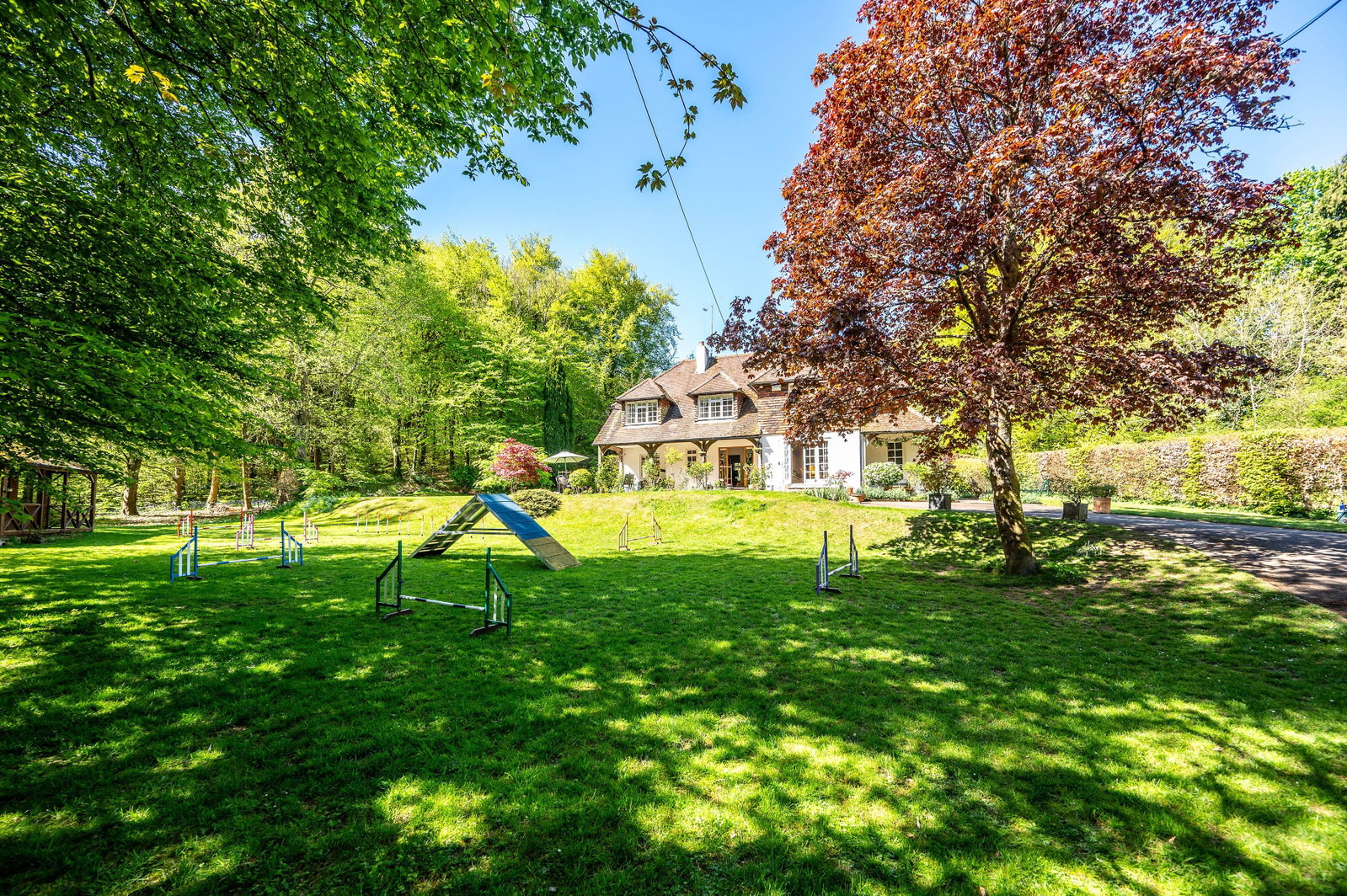 5 bed detached house to rent in Honeysuckle Bottom, East Horsley  - Property Image 37