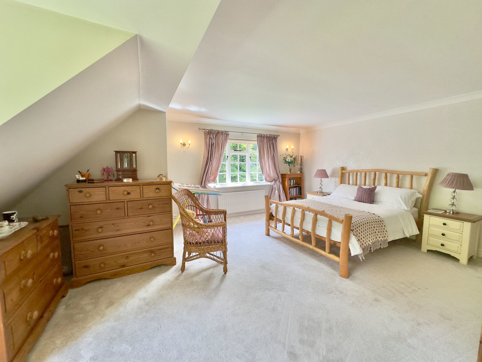 5 bed detached house to rent in Honeysuckle Bottom, East Horsley  - Property Image 17