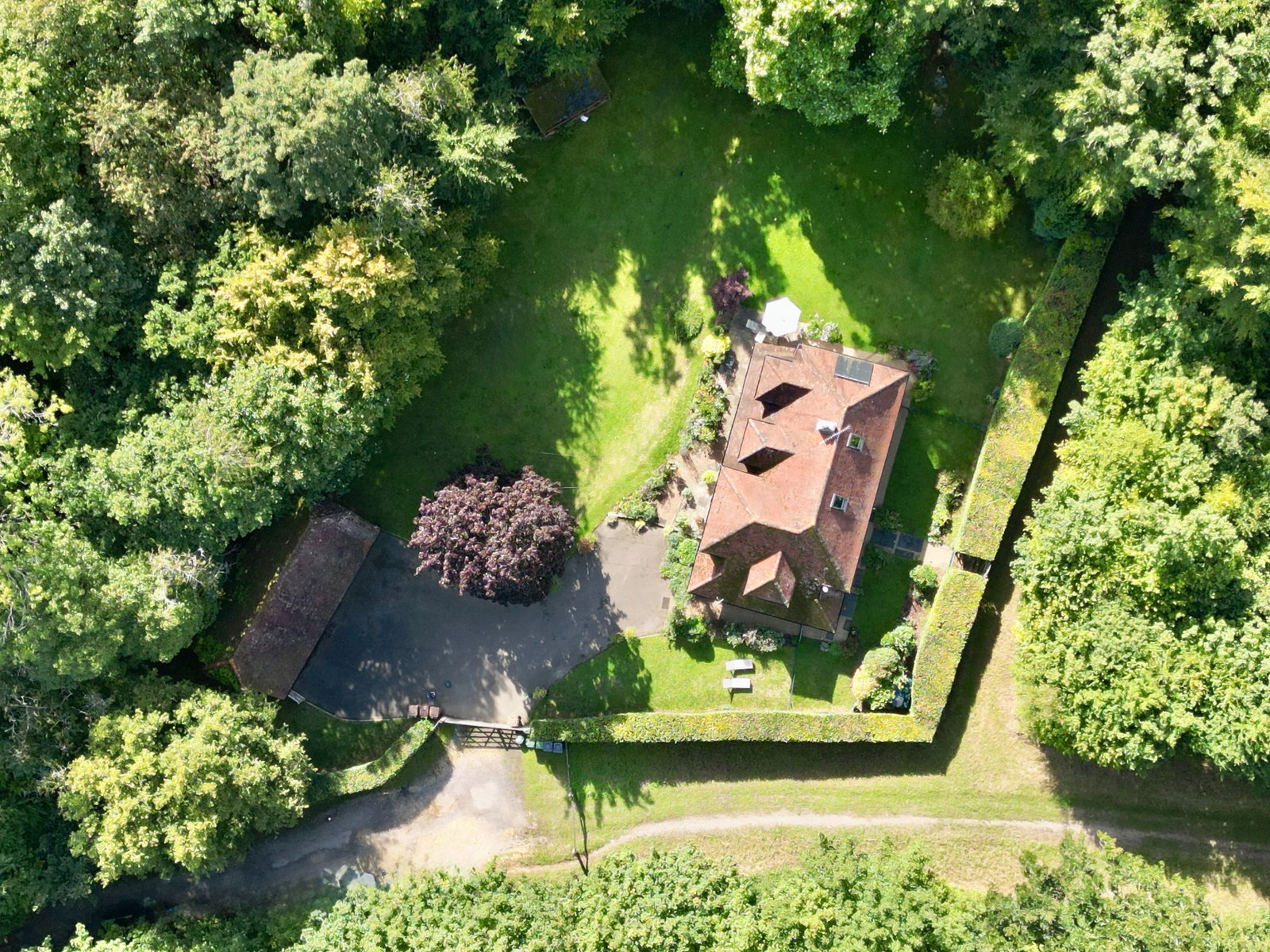 5 bed detached house to rent in Honeysuckle Bottom, East Horsley  - Property Image 19
