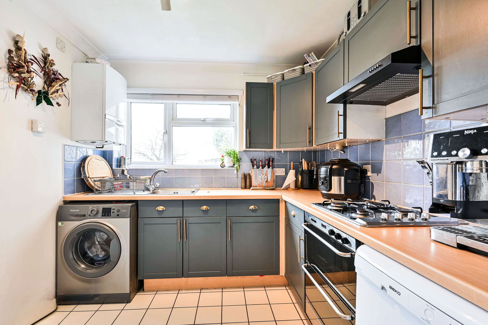 2 bed flat for sale in Kingston Road, Leatherhead  - Property Image 6