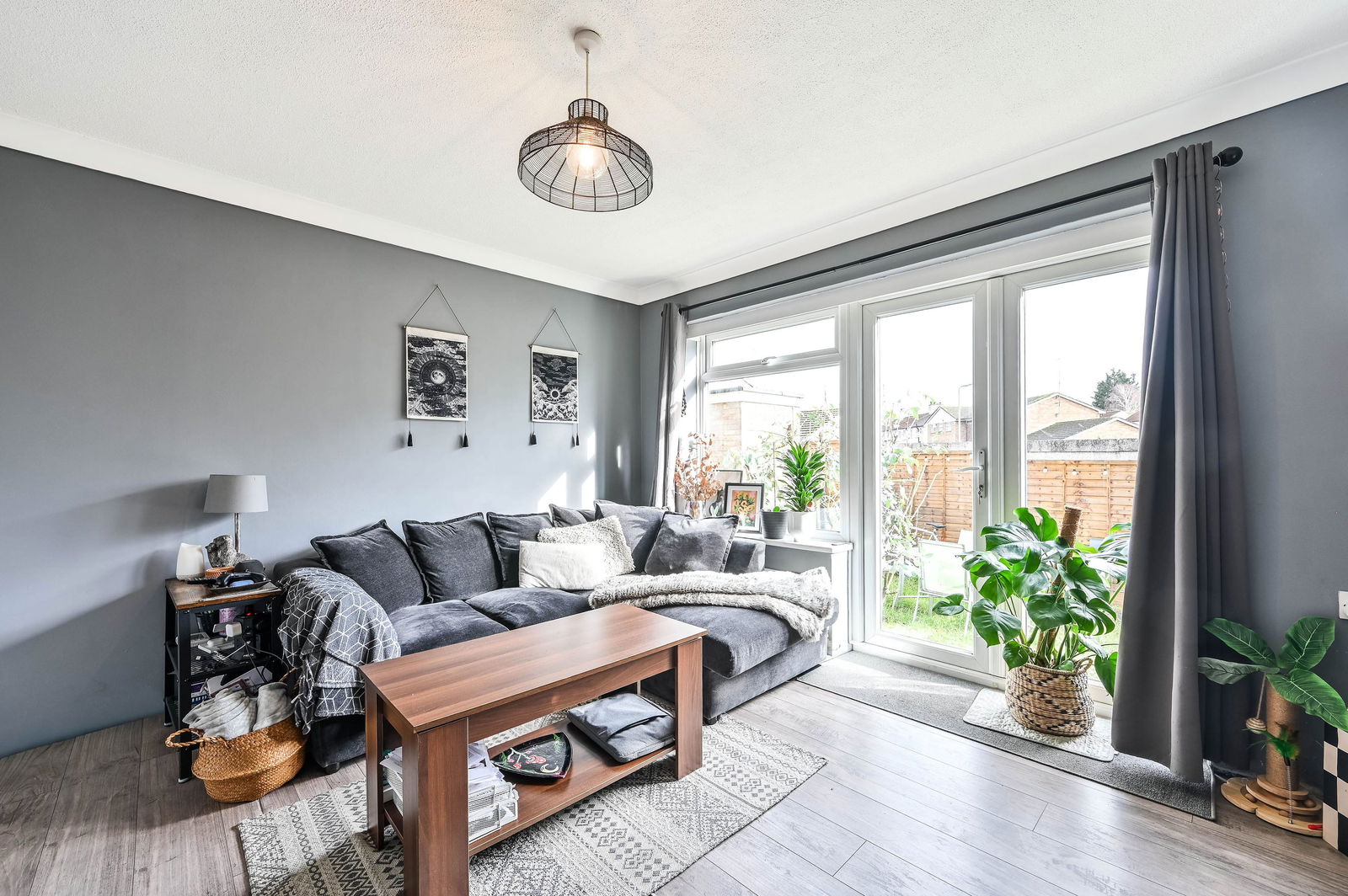 2 bed flat for sale in Kingston Road, Leatherhead, KT22