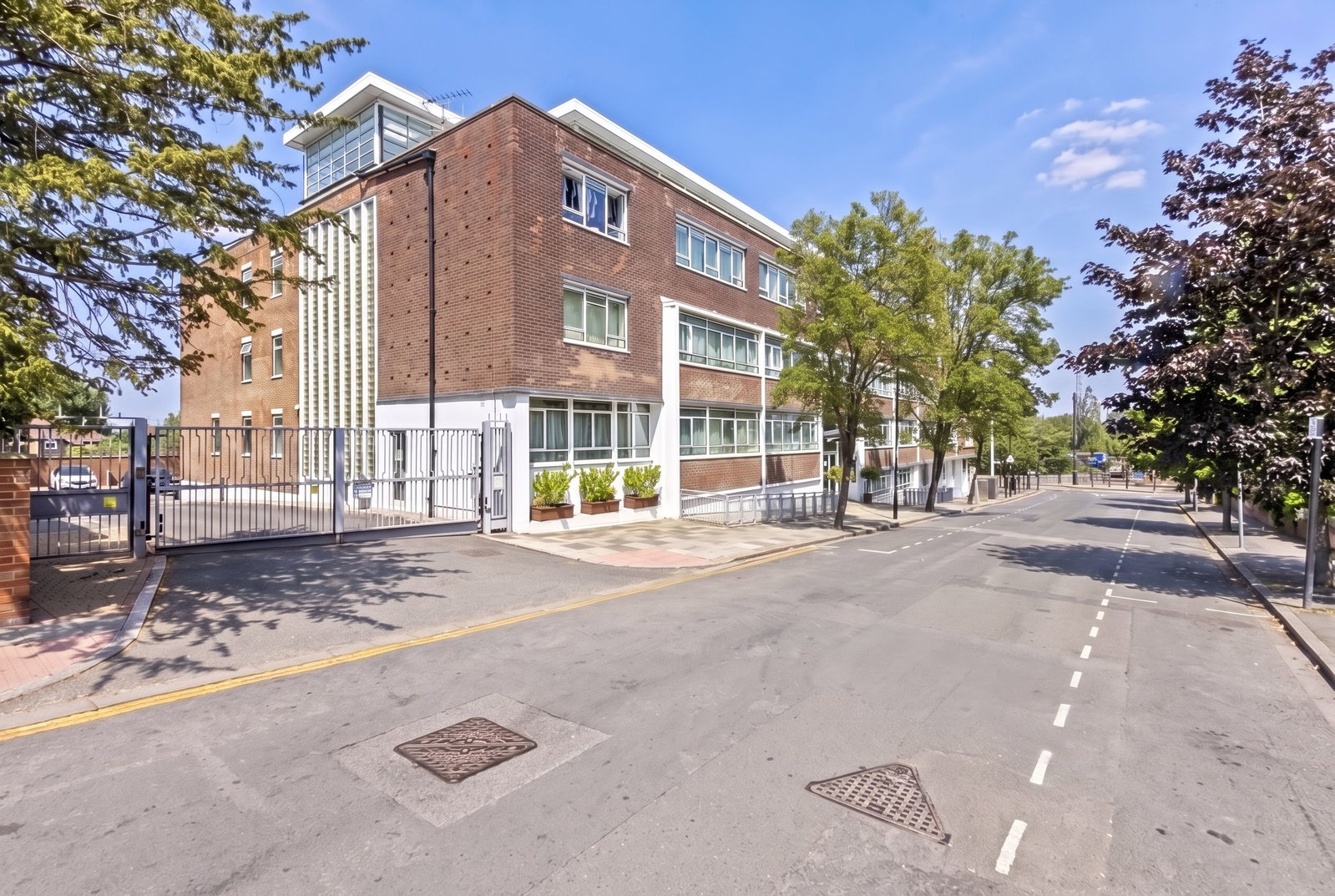 1 bed flat to rent in Mercury House, Heathcroft, W5 - Property Image 1