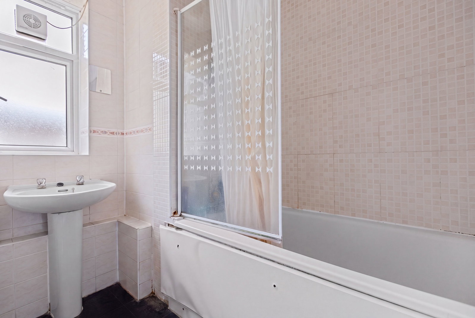 3 bed apartment to rent in Kingsnympton Park, Kingston-Upon-Thames  - Property Image 8
