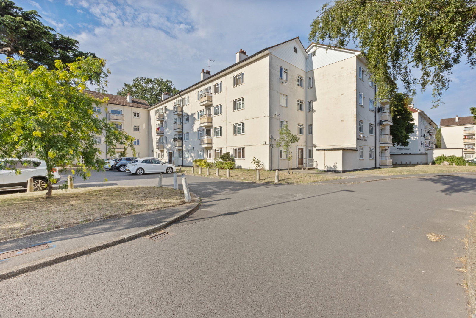 3 bed apartment to rent in Kingsnympton Park, Kingston-Upon-Thames