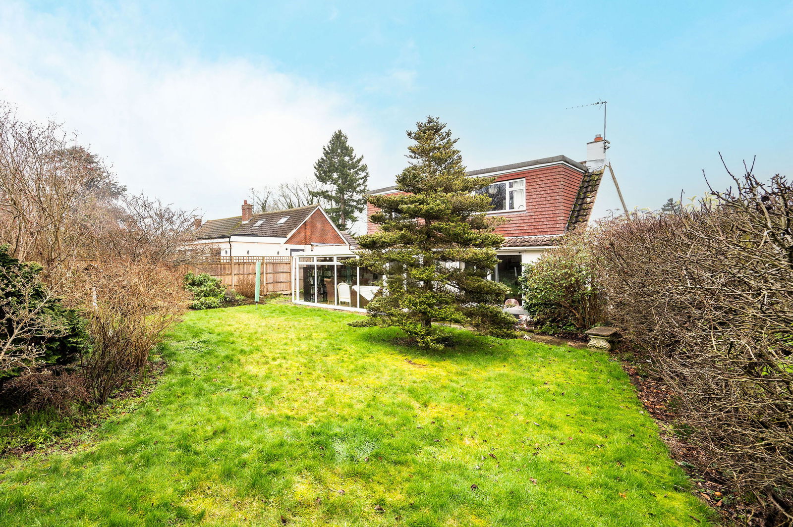 4 bed bungalow for sale in Eastwick Park Avenue, Bookham, KT23  - Property Image 7
