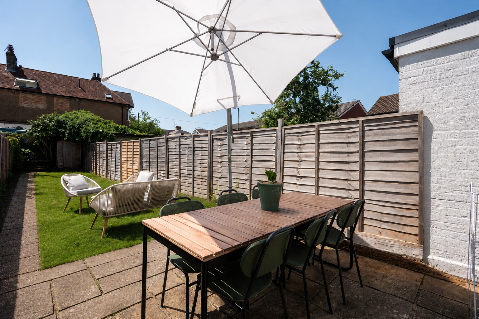 3 bed terraced house to rent in Ludlow Road, Guildford, GU2  - Property Image 2