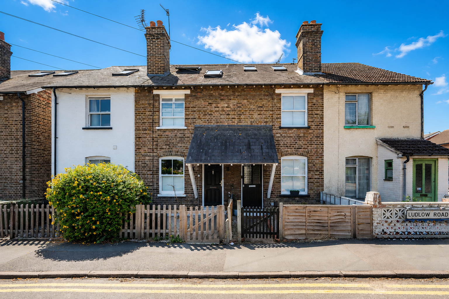 3 bed terraced house to rent in Ludlow Road, Guildford, GU2
