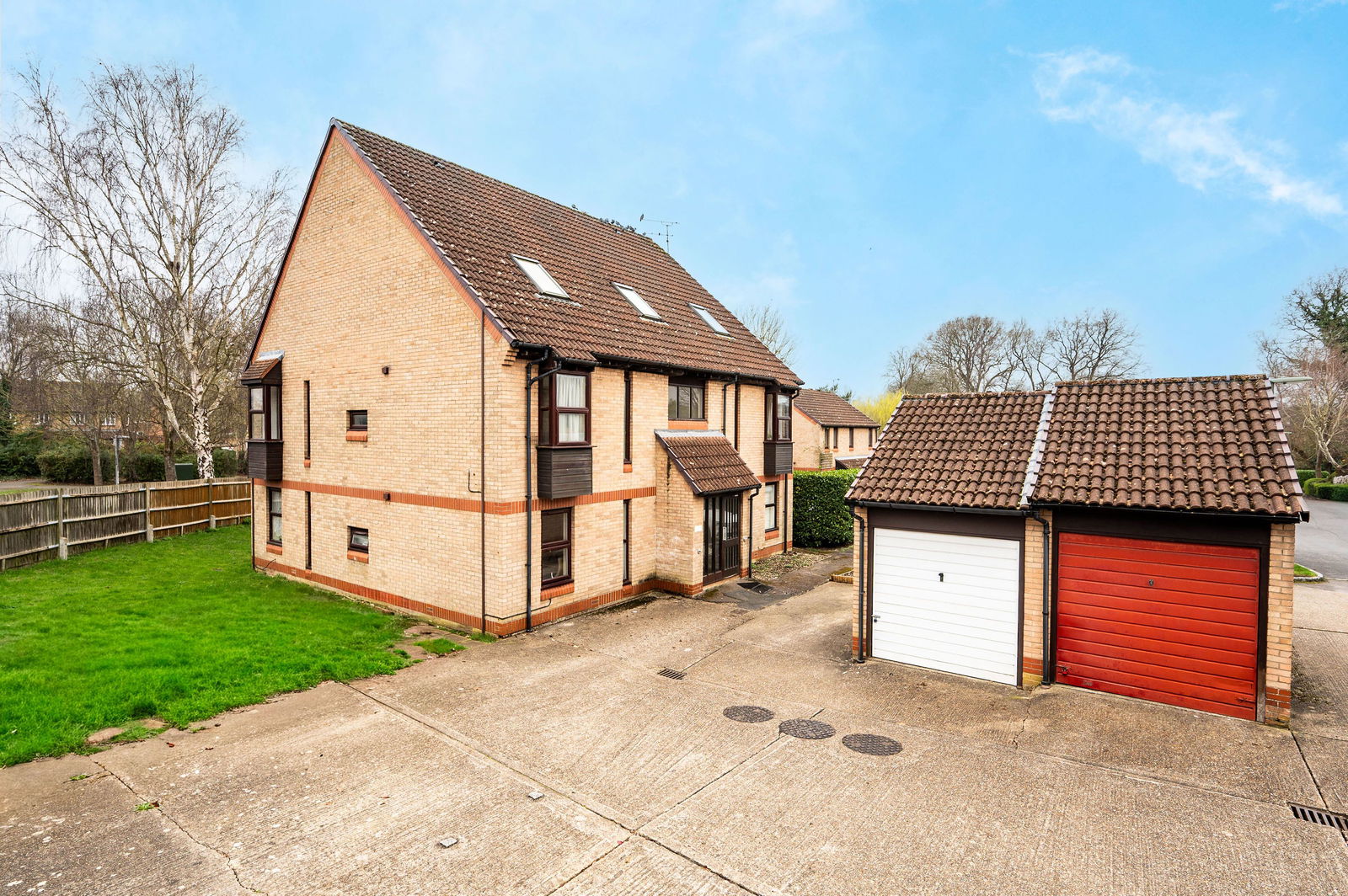 1 bed apartment for sale in Millford, Golsworth Park, GU21 - Property Image 1