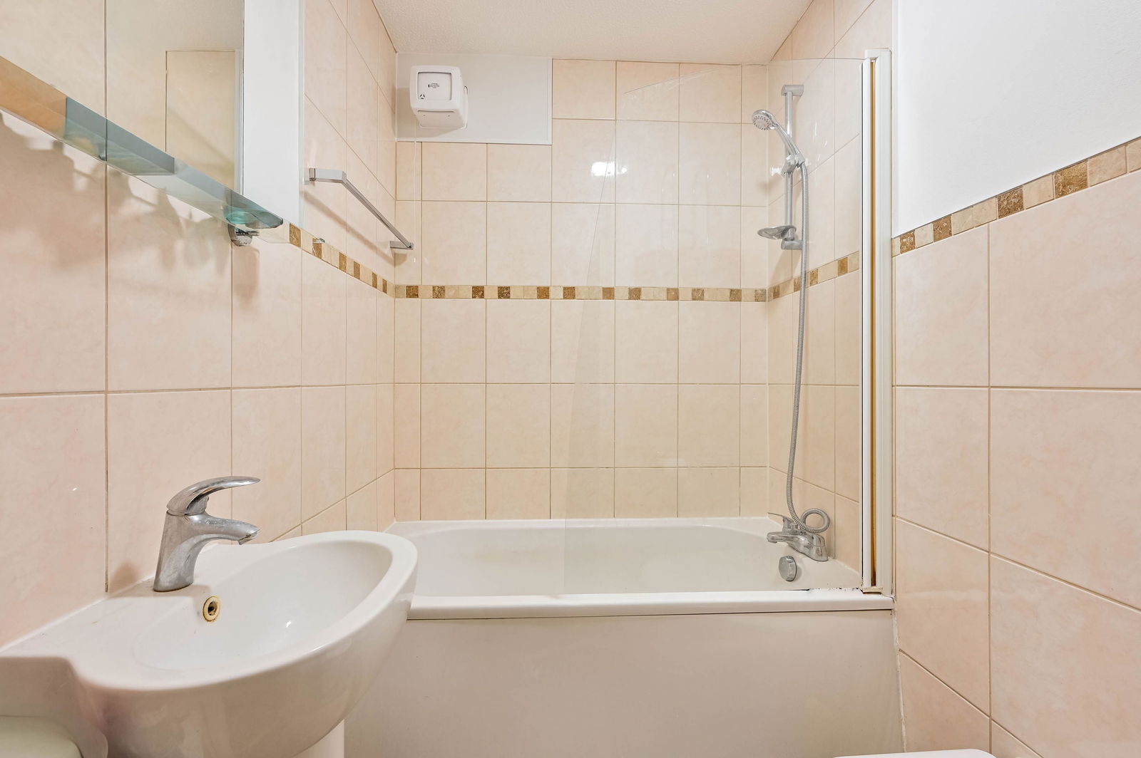 1 bed apartment for sale in Millford, Golsworth Park, GU21  - Property Image 8