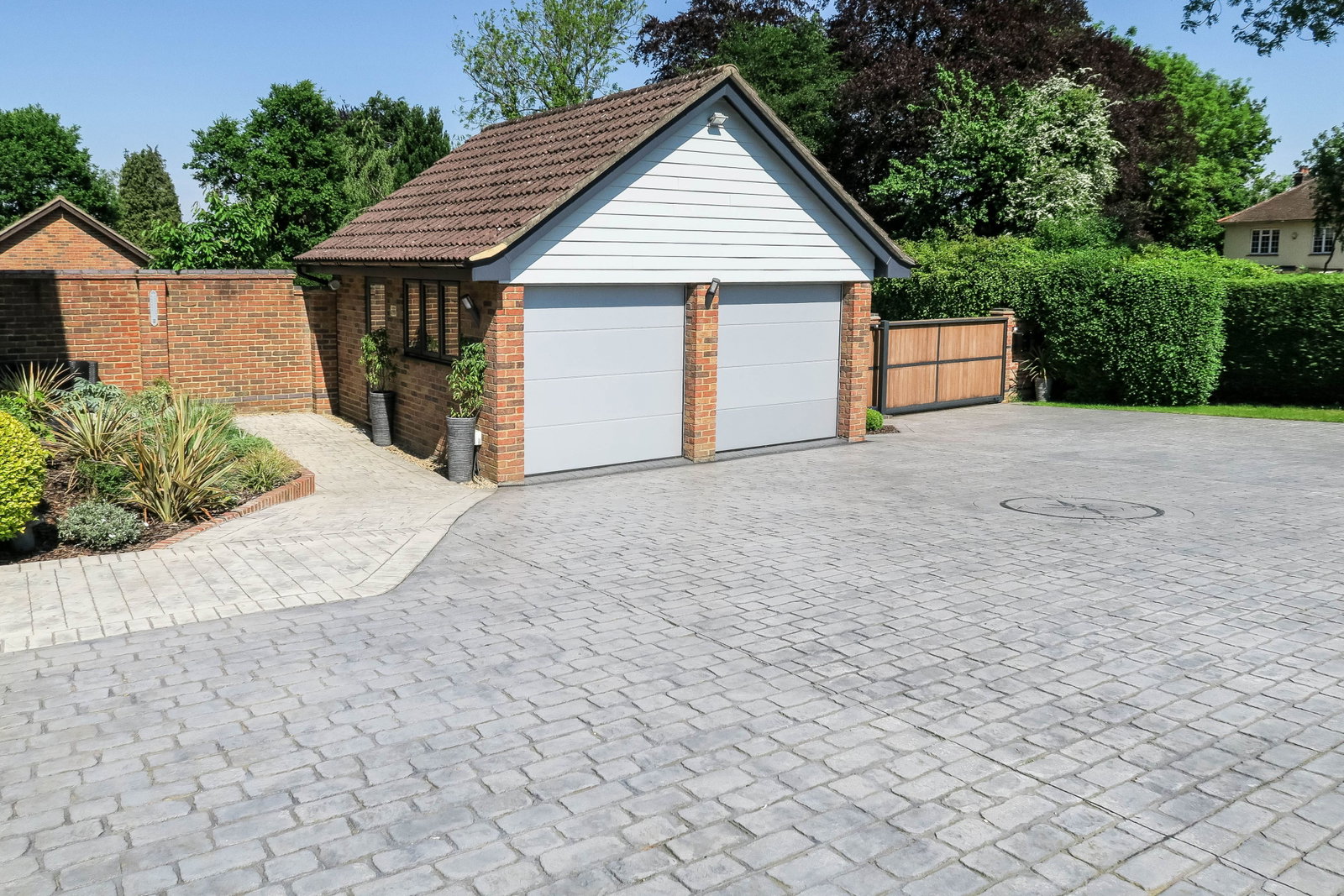 4 bed detached house for sale in Lower Road, Fetcham, KT22  - Property Image 2