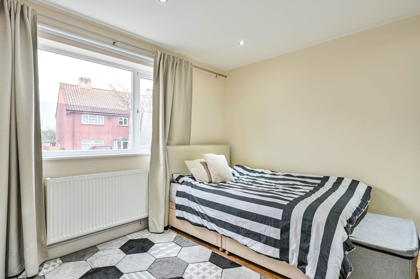 5 bed semi-detached house for sale in Stormont Way, Chessington, KT9  - Property Image 15