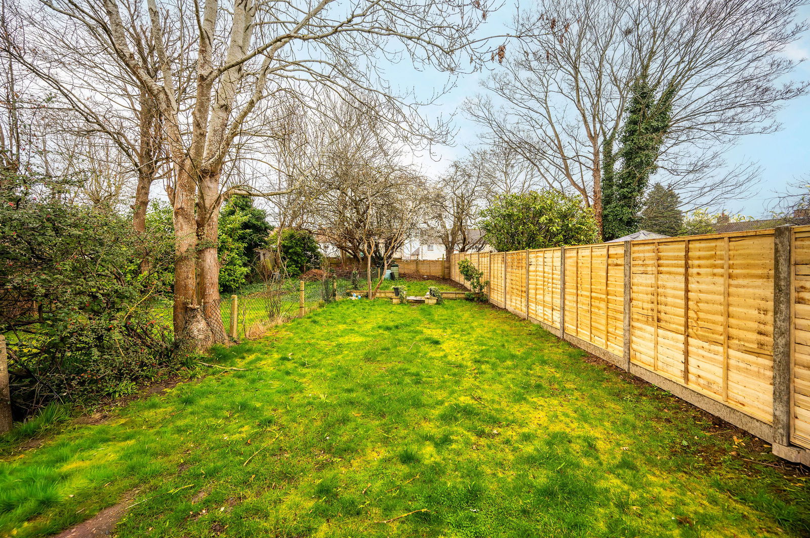 5 bed semi-detached house for sale in Stormont Way, Chessington, KT9  - Property Image 5