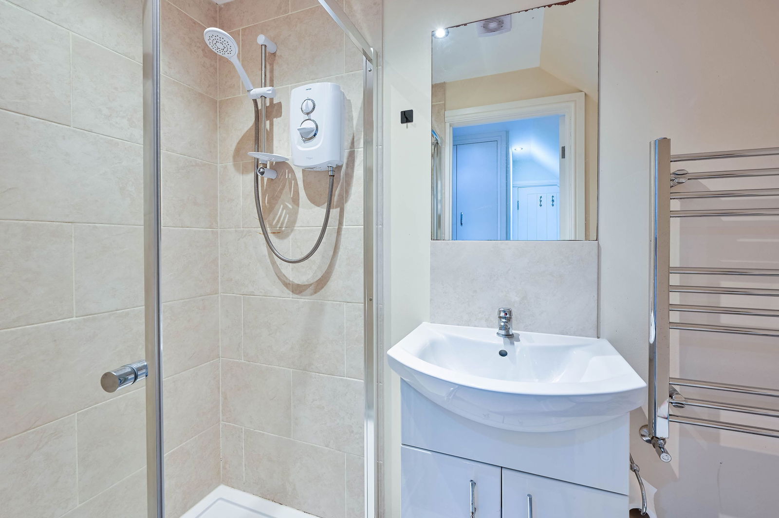 5 bed semi-detached house for sale in Stormont Way, Chessington, KT9  - Property Image 17