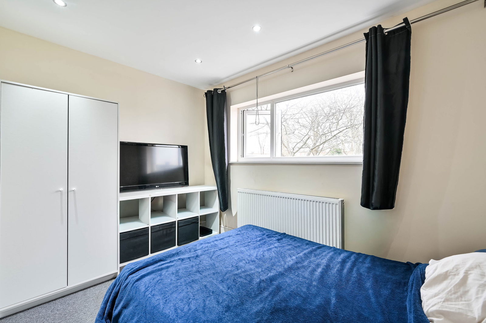 5 bed semi-detached house for sale in Stormont Way, Chessington, KT9  - Property Image 12