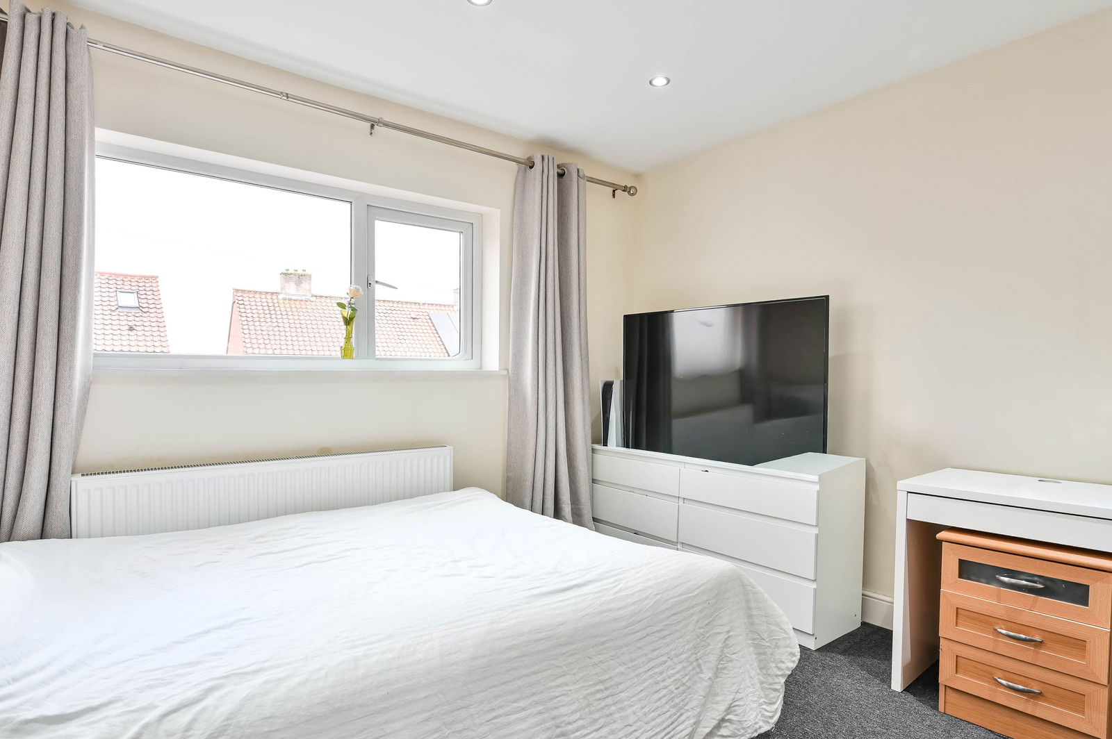 5 bed semi-detached house for sale in Stormont Way, Chessington, KT9  - Property Image 13