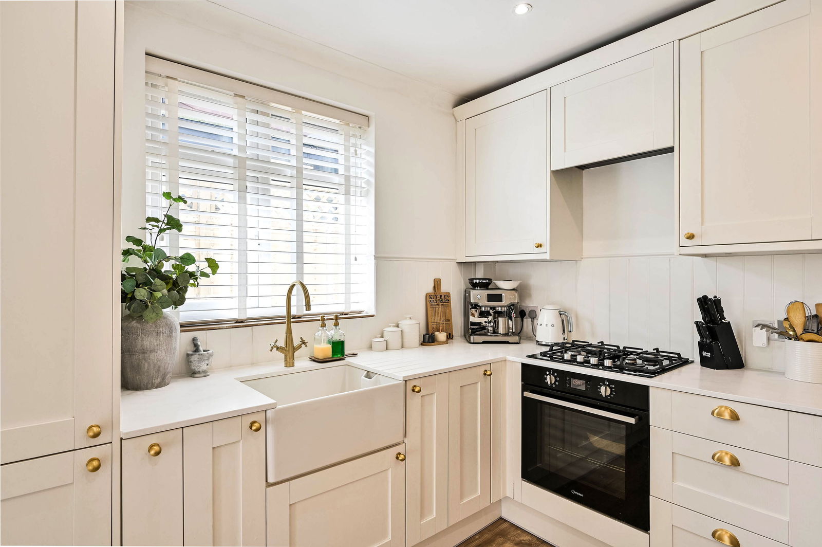 3 bed semi-detached bungalow for sale in Warenne Road, Fetcham, KT22  - Property Image 4