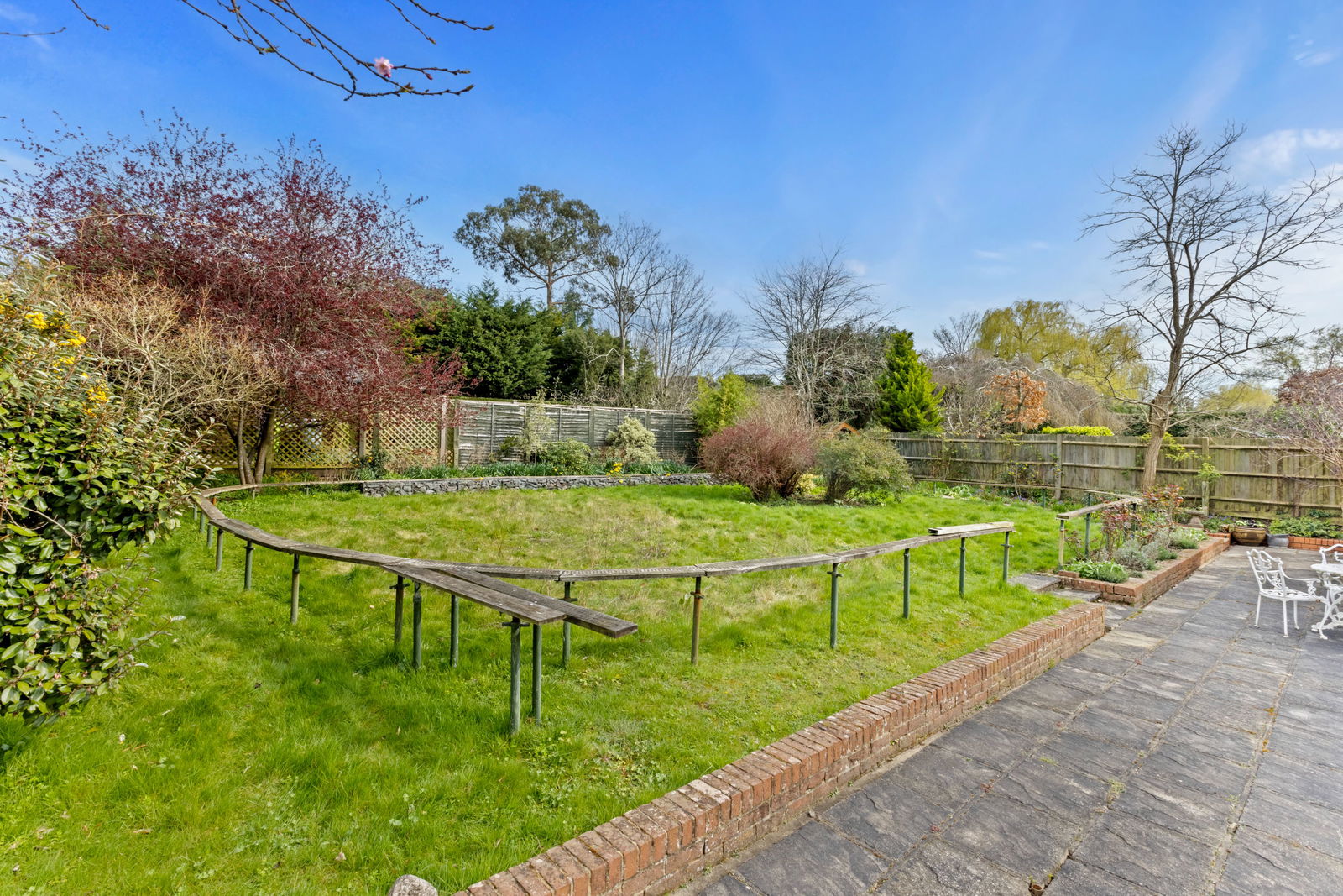 4 bed bungalow for sale in Sharon Close, Bookham, KT23  - Property Image 8
