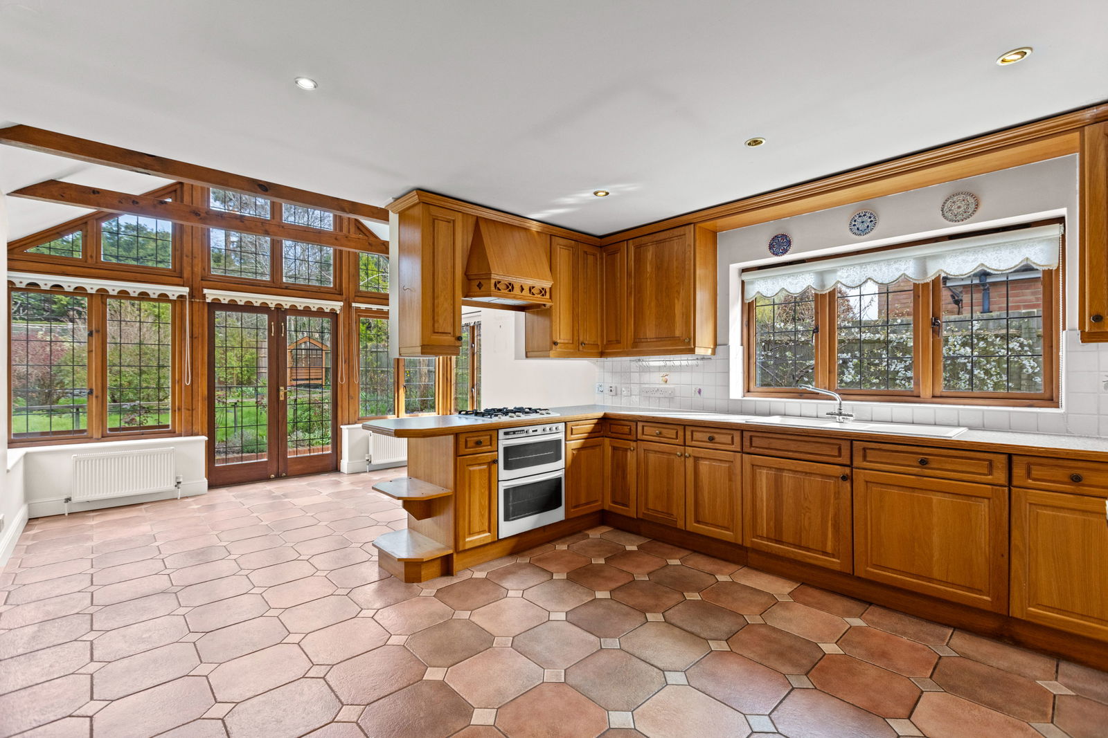 4 bed bungalow for sale in Sharon Close, Bookham, KT23  - Property Image 3