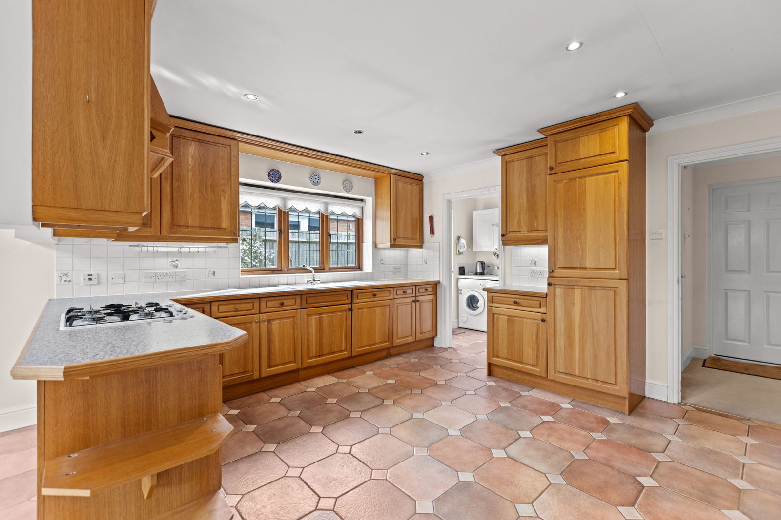 4 bed bungalow for sale in Sharon Close, Bookham, KT23  - Property Image 5