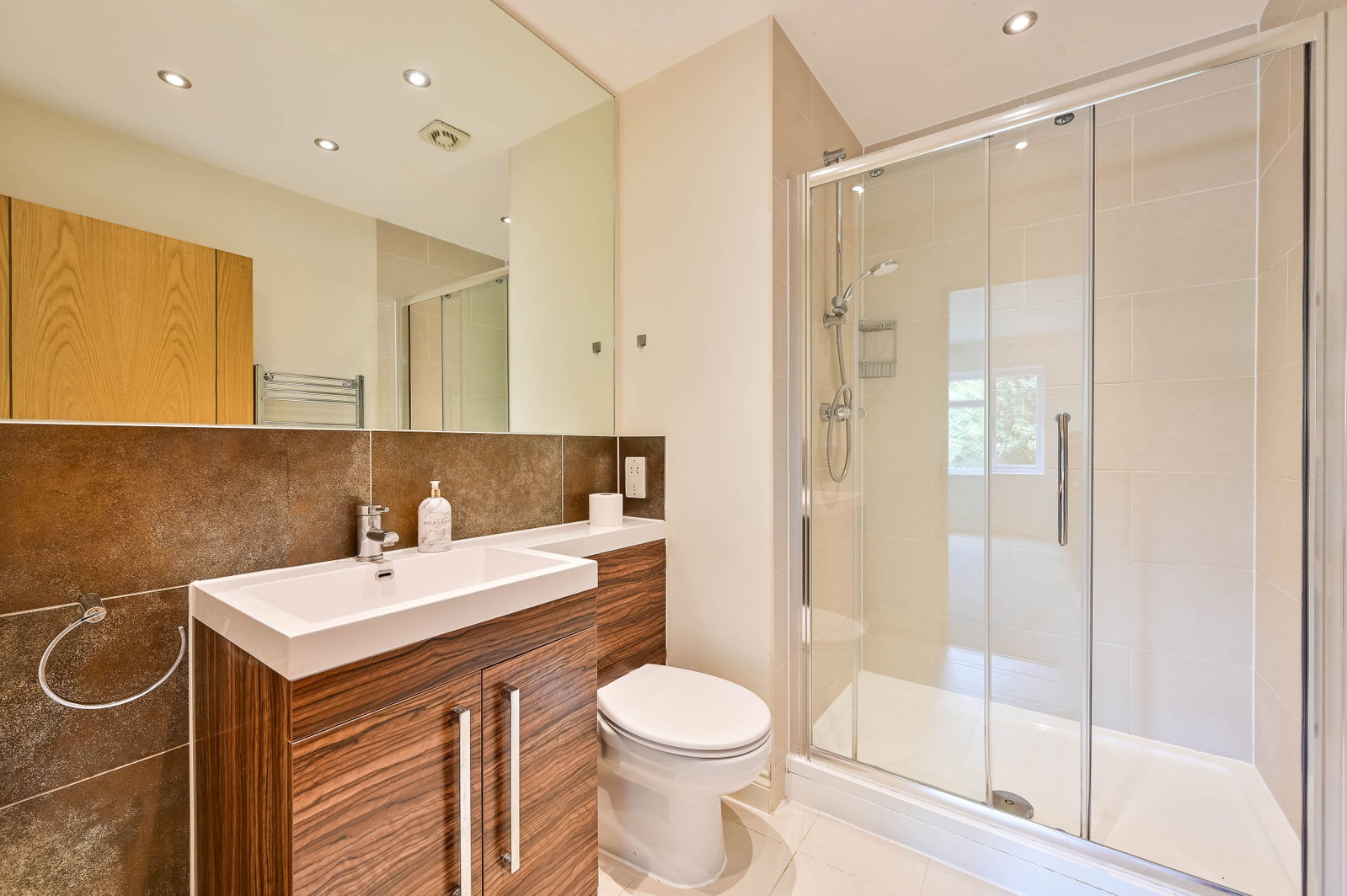 2 bed flat to rent in Epsom Road, Guildford, GU1  - Property Image 8
