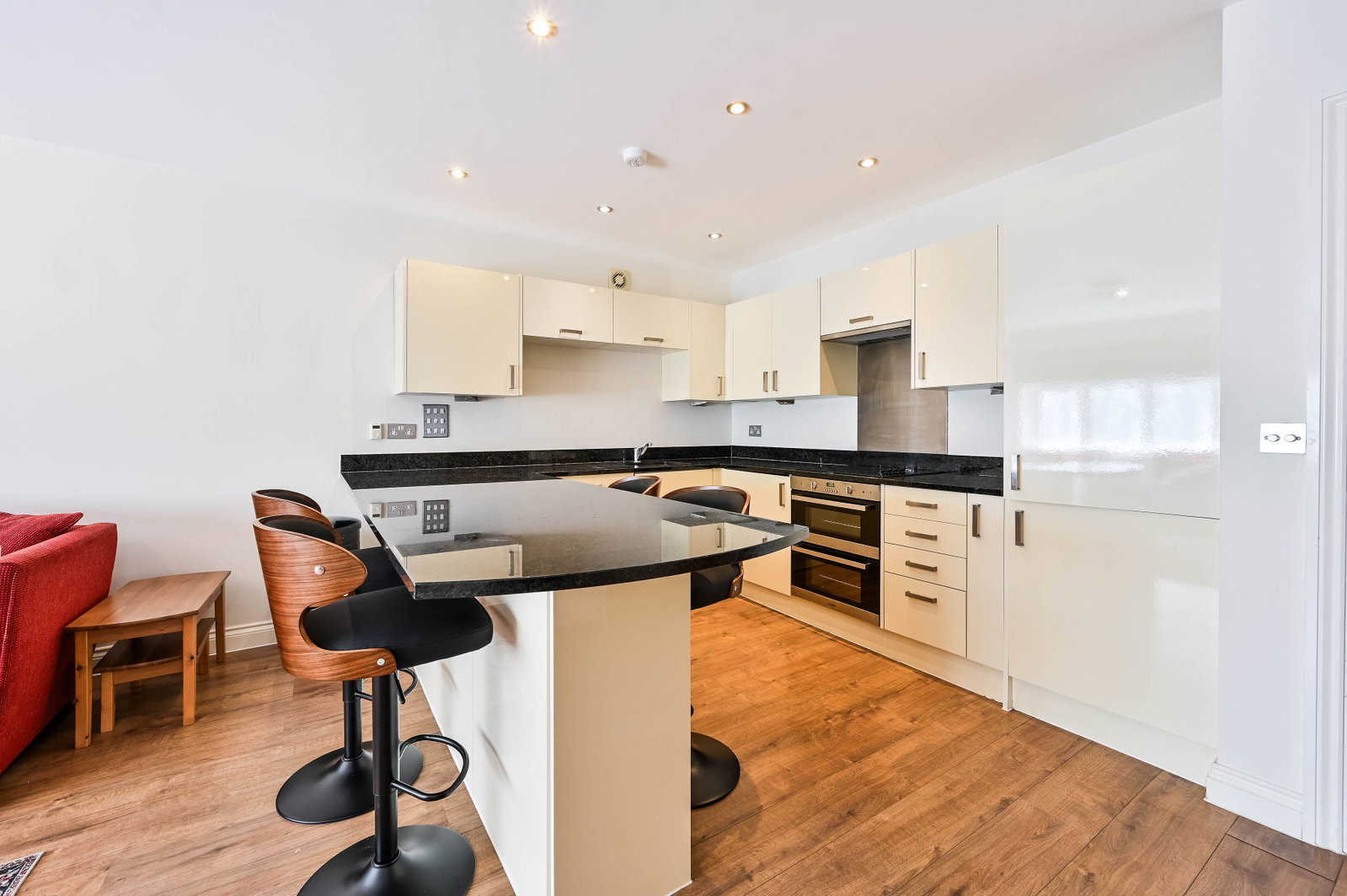 2 bed flat to rent in Epsom Road, Guildford, GU1  - Property Image 5