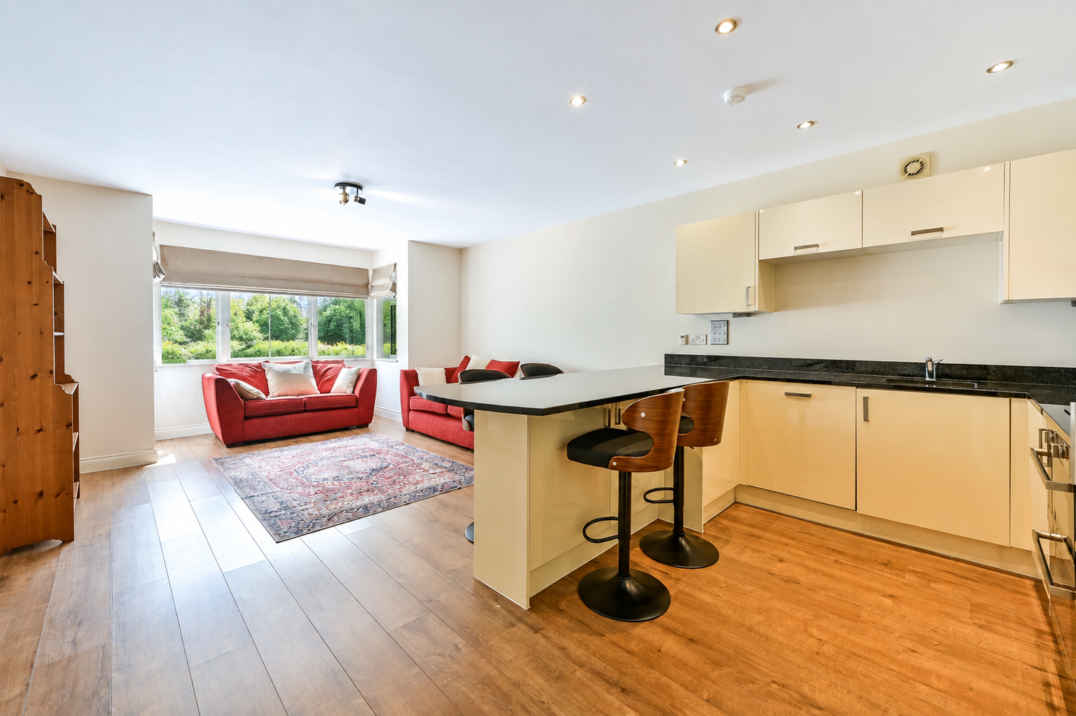 2 bed flat to rent in Epsom Road, Guildford, GU1  - Property Image 2