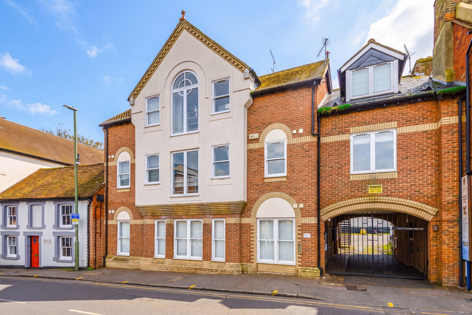 1 bed flat to rent in Chertsey Street, Guildford, GU1
