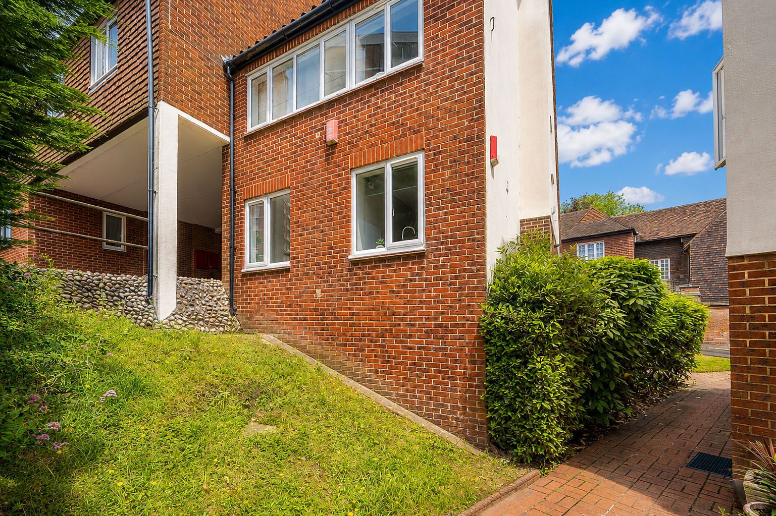 1 bed flat to rent in The Mount, Guildford, GU2  - Property Image 10