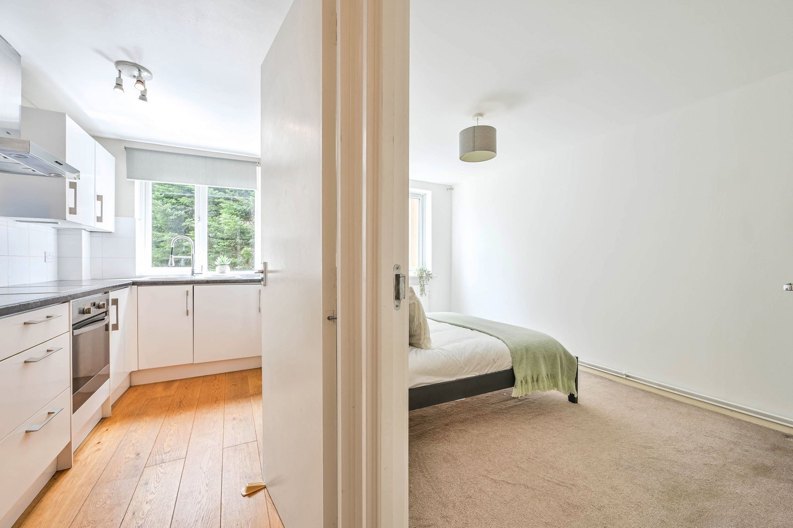 1 bed flat to rent in The Mount, Guildford, GU2  - Property Image 6