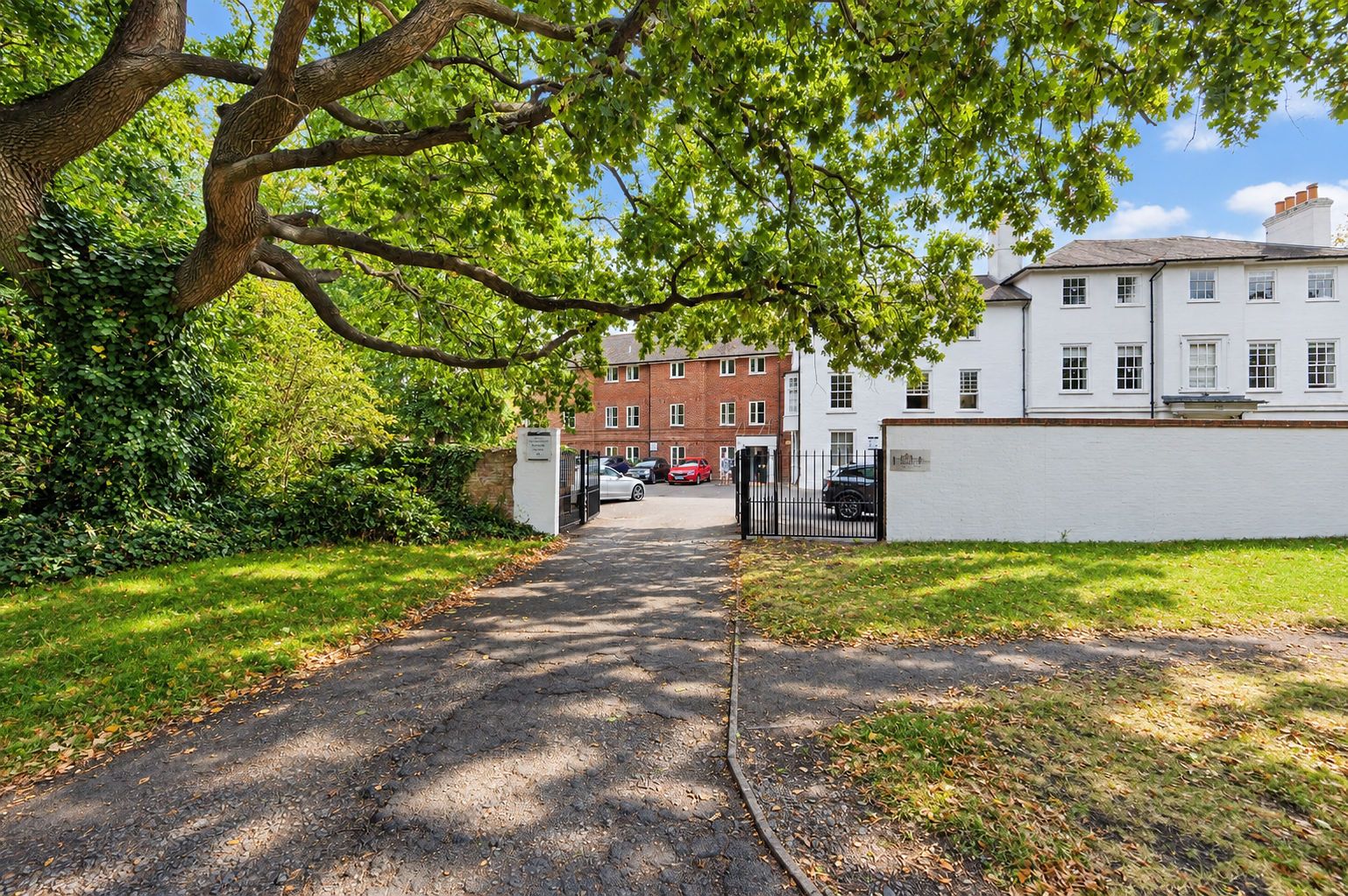 Studio flat to rent in Weston Green Road, Thames Ditton, KT7  - Property Image 2