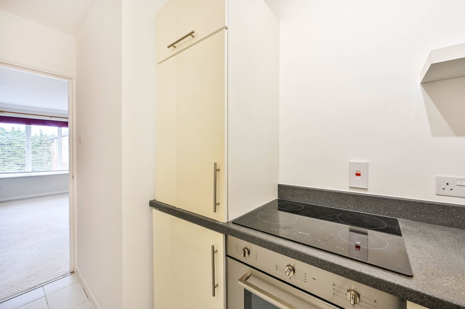 Studio flat to rent in Weston Green Road, Thames Ditton, KT7  - Property Image 5