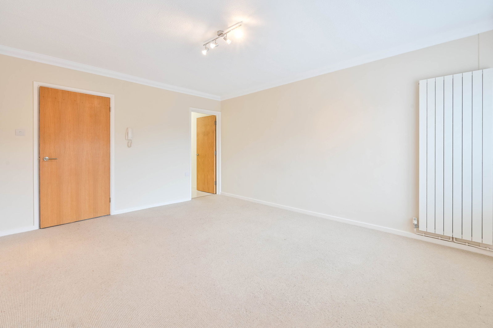 Studio flat to rent in Weston Green Road, Thames Ditton, KT7  - Property Image 6