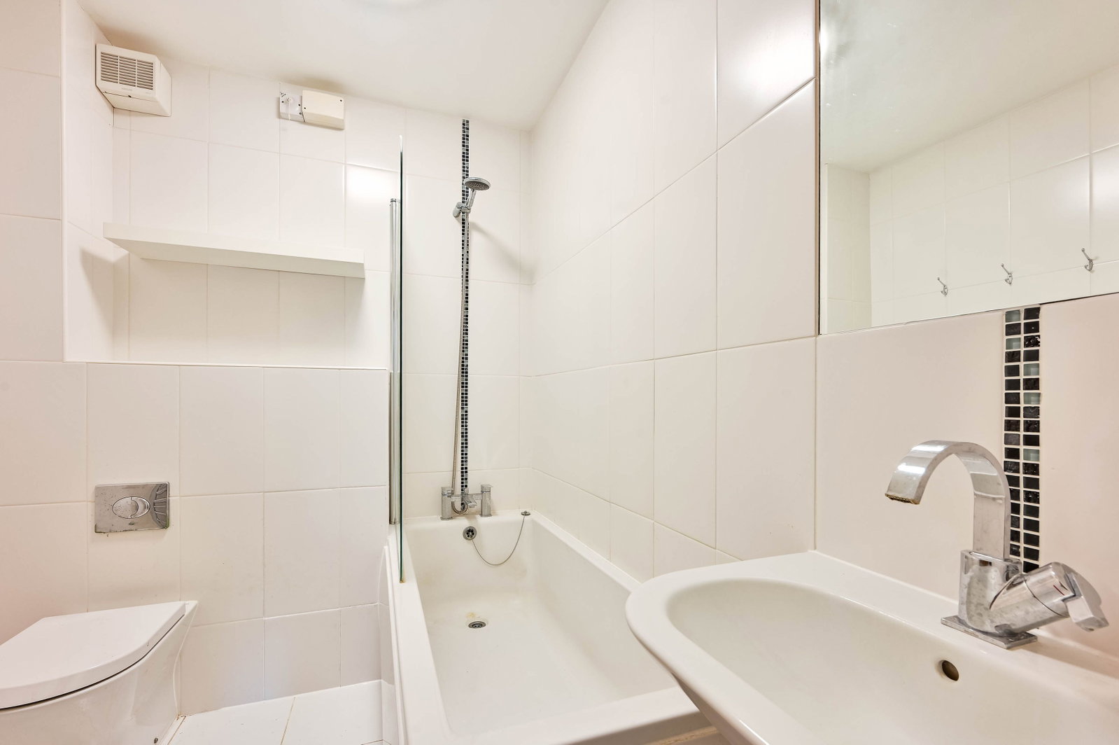 Studio flat to rent in Weston Green Road, Thames Ditton, KT7  - Property Image 7