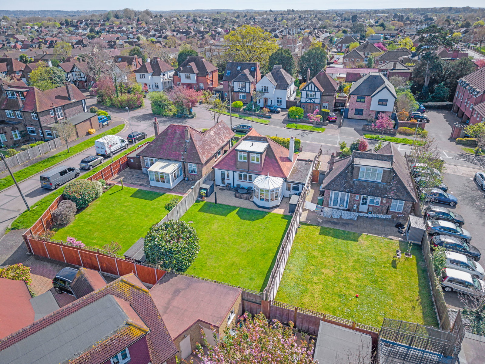 3 bed bungalow for sale in Elmcroft Drive, Chessington, KT9  - Property Image 6