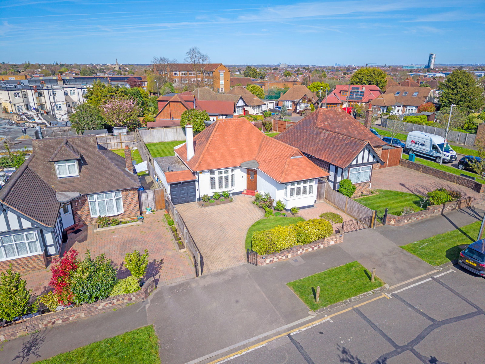 3 bed bungalow for sale in Elmcroft Drive, Chessington, KT9  - Property Image 15