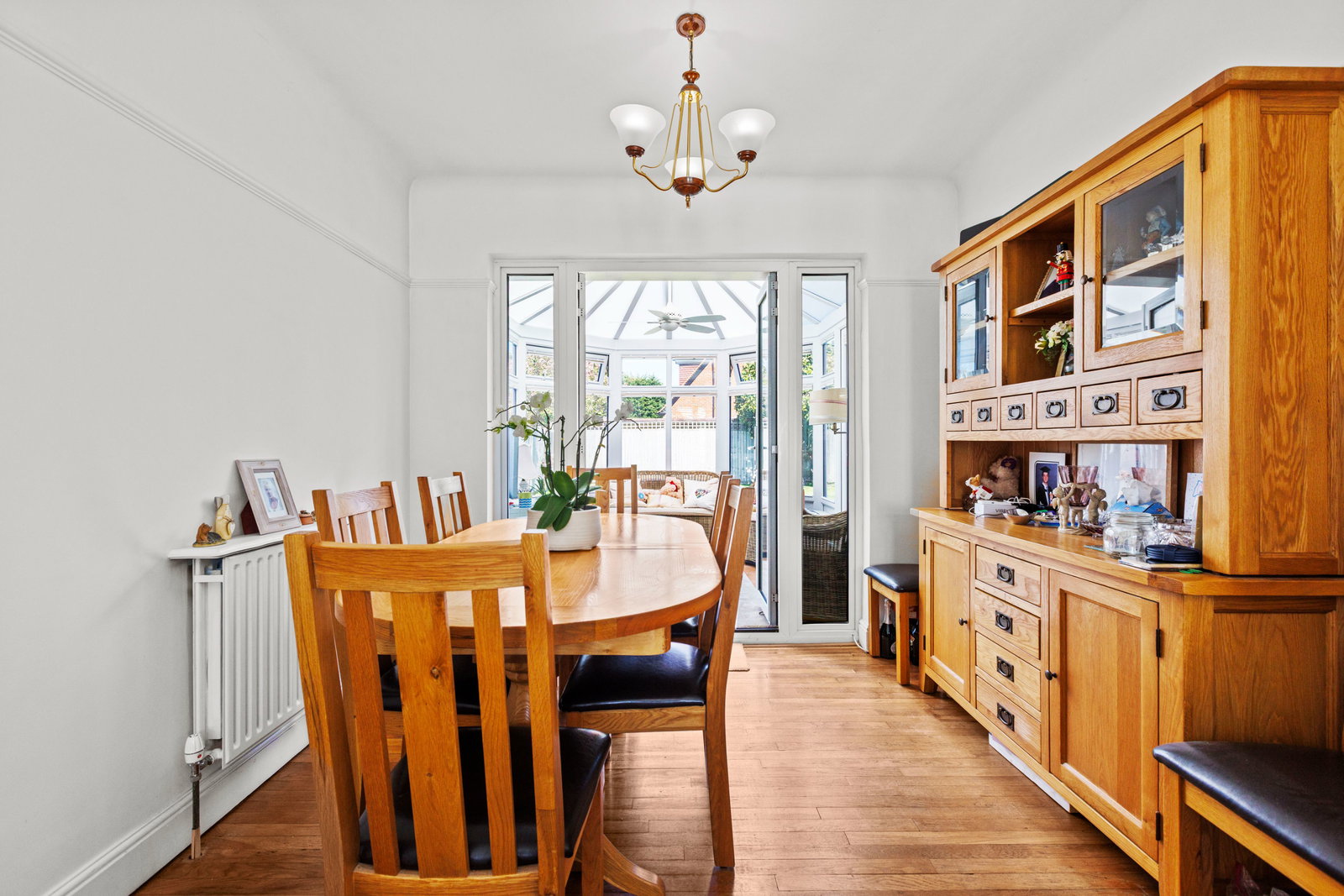 3 bed bungalow for sale in Elmcroft Drive, Chessington, KT9  - Property Image 4