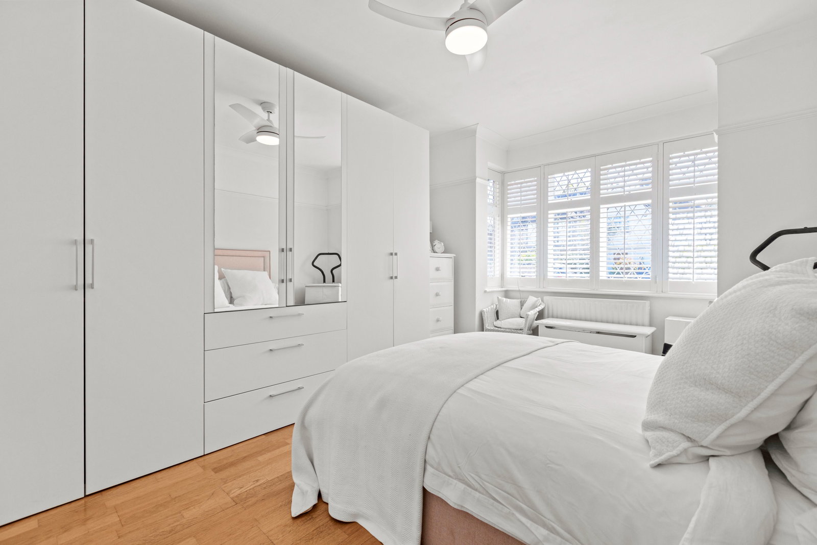 3 bed bungalow for sale in Elmcroft Drive, Chessington, KT9  - Property Image 10