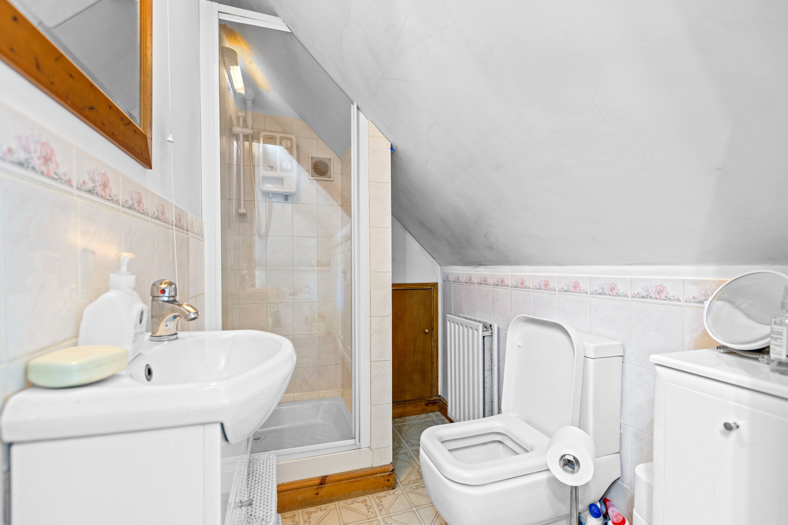 3 bed bungalow for sale in Elmcroft Drive, Chessington, KT9  - Property Image 13