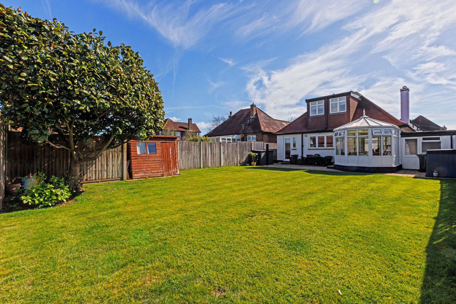 3 bed bungalow for sale in Elmcroft Drive, Chessington, KT9  - Property Image 8