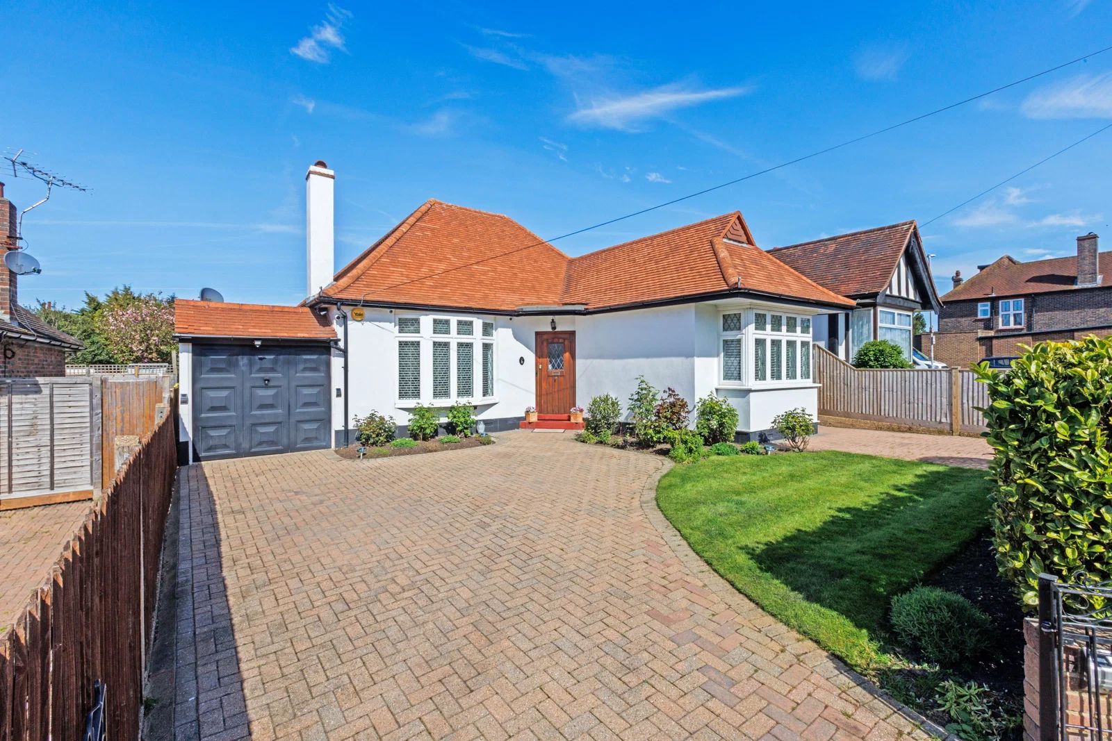 3 bed bungalow for sale in Elmcroft Drive, Chessington, KT9