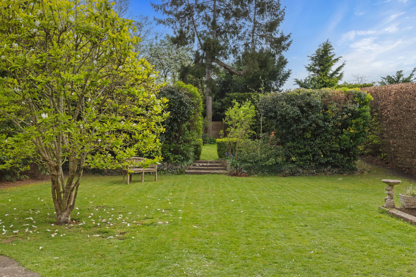 6 bed detached house for sale in Highlands Road, Leatherhead, KT22 8NJ  - Property Image 24