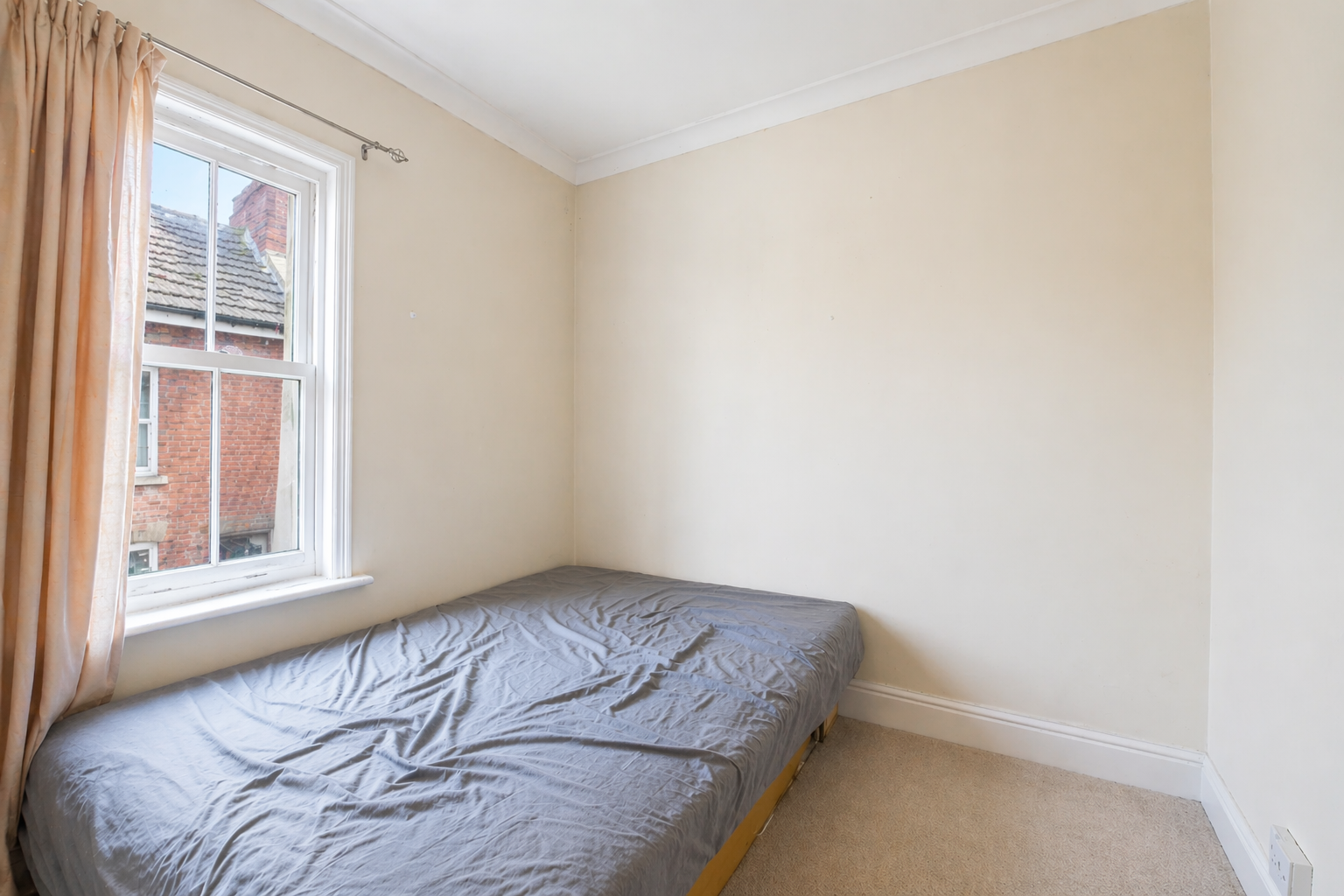 2 bed flat for sale in York Road, Guildford, GU1  - Property Image 5