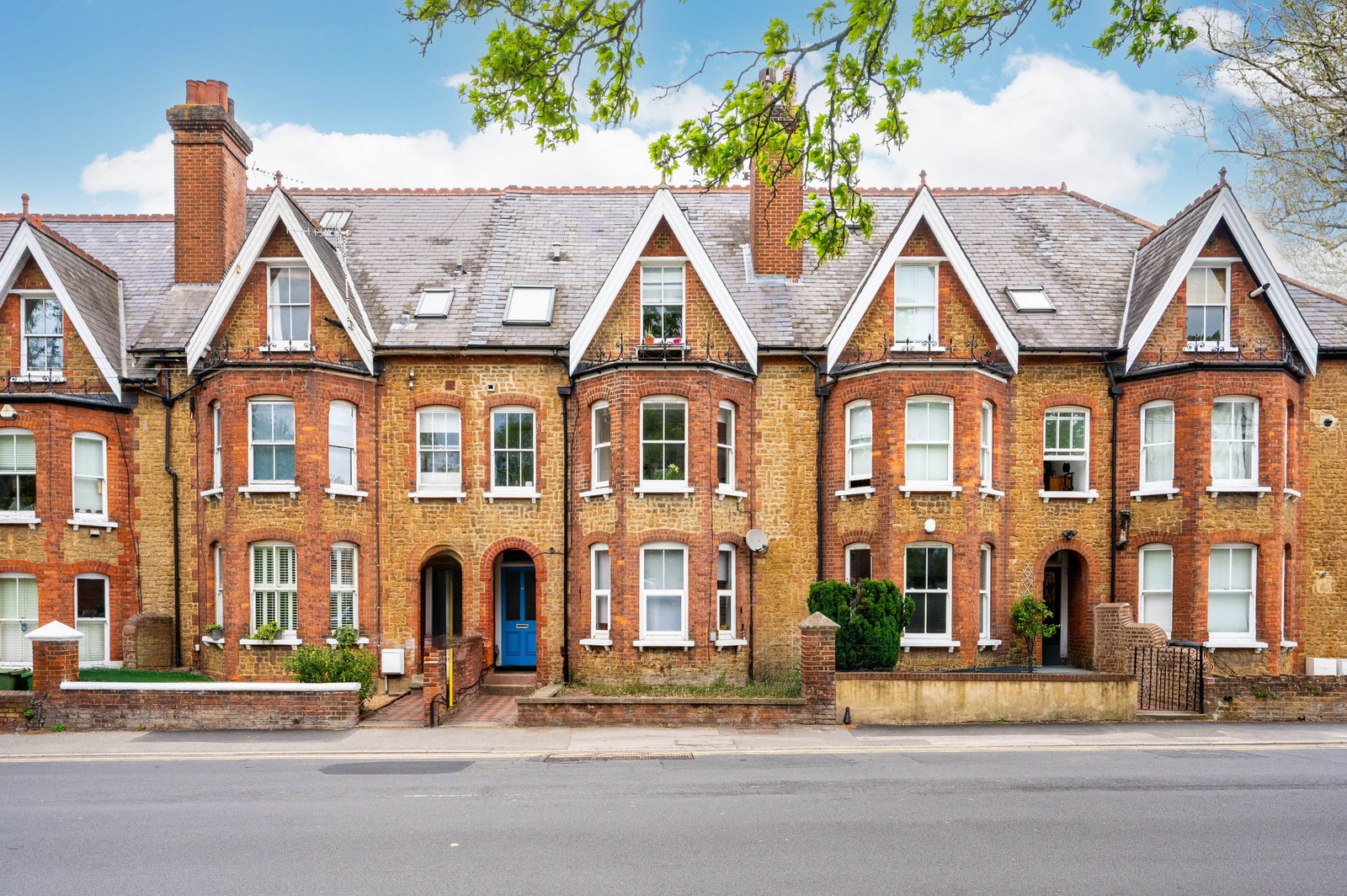 2 bed flat for sale in York Road, Guildford, GU1 - Property Image 1