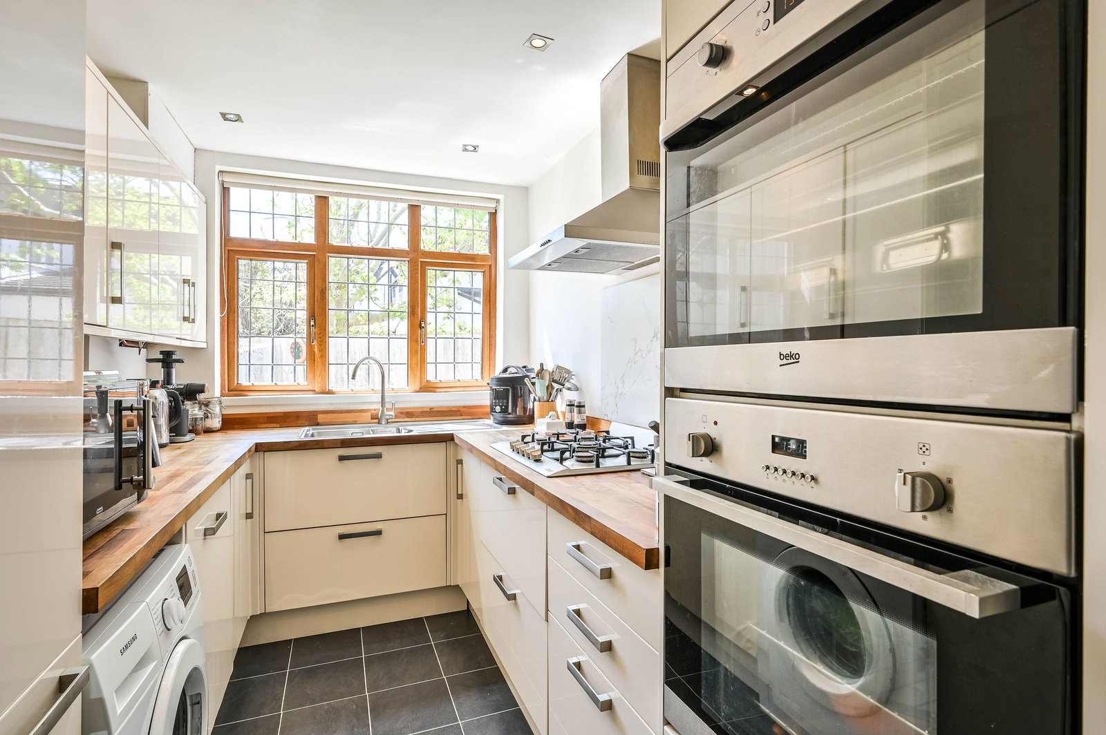 3 bed end of terrace house for sale in Briarwood Road, Epsom, Stoneleigh  - Property Image 4