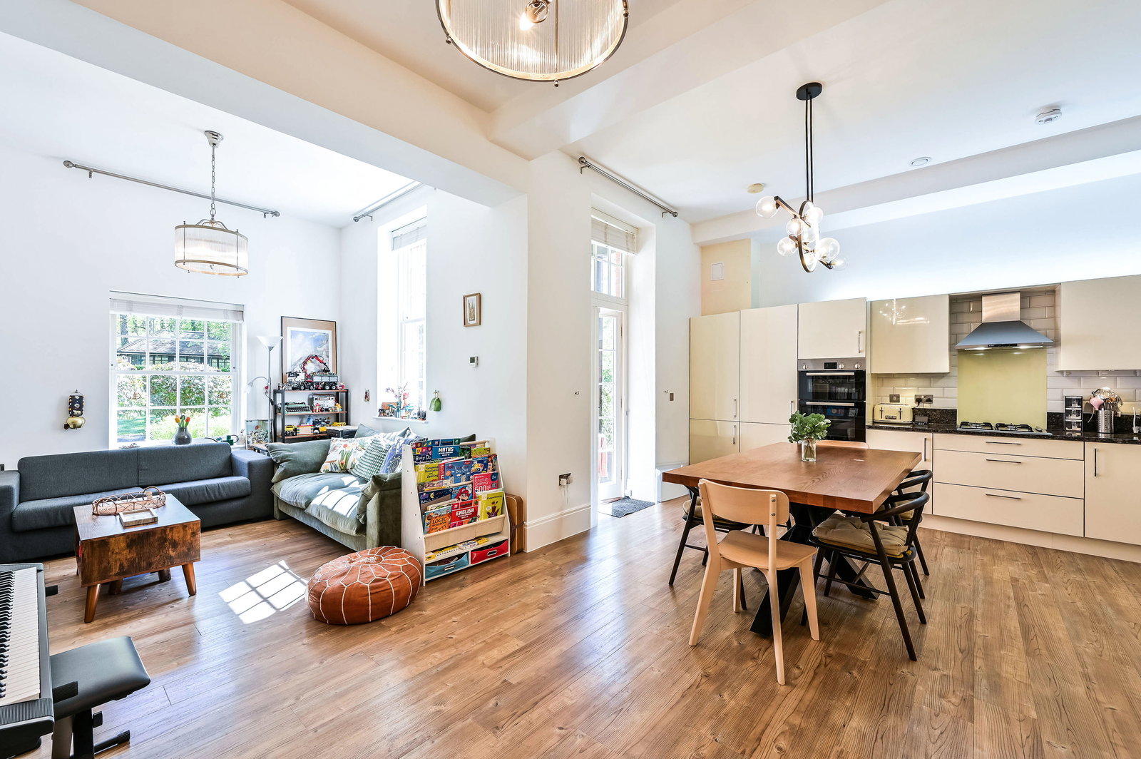 2 bed flat for sale in Glanville Way, Epsom, KT19  - Property Image 4