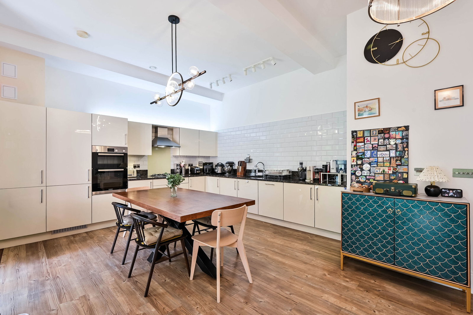 2 bed flat for sale in Glanville Way, Epsom, KT19  - Property Image 3