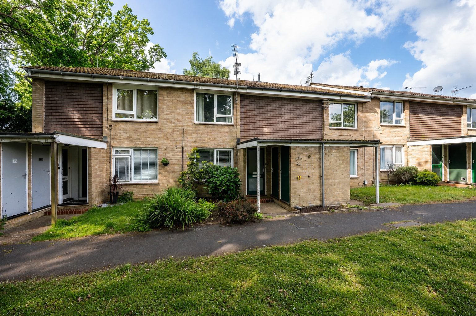 1 bed flat for sale in Wansford Green, Woking, GU21