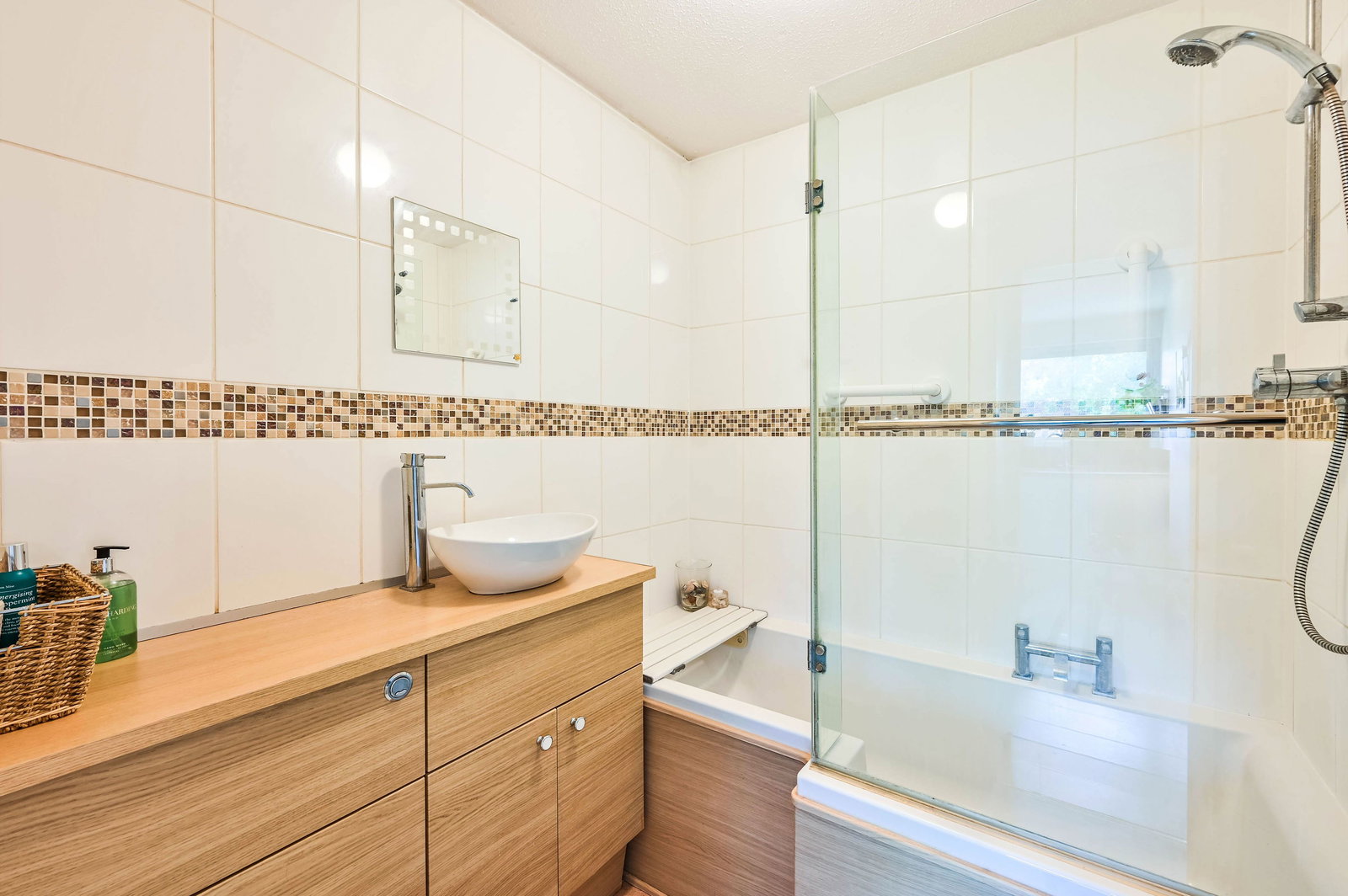 1 bed flat for sale in Wansford Green, Woking, GU21  - Property Image 6