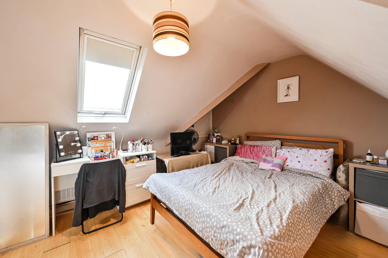 4 bed semi-detached house for sale in East Meads, Guildford, GU2  - Property Image 17