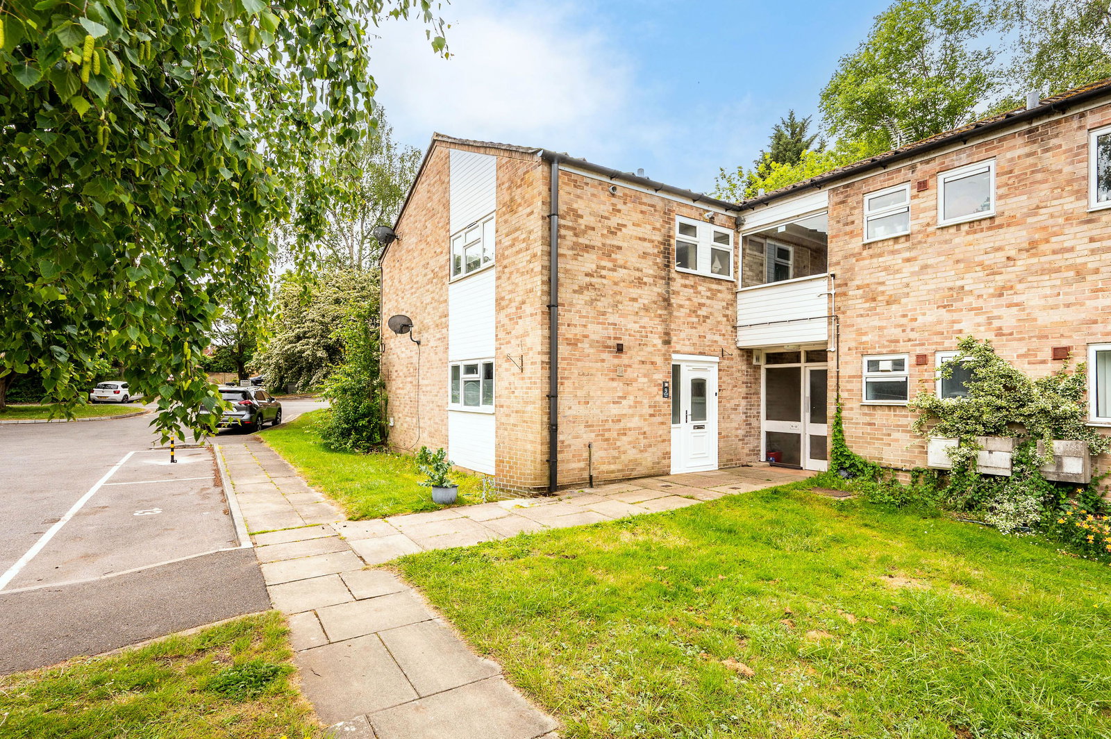 3 bed maisonette for sale in Edenside Road, Bookham  - Property Image 1